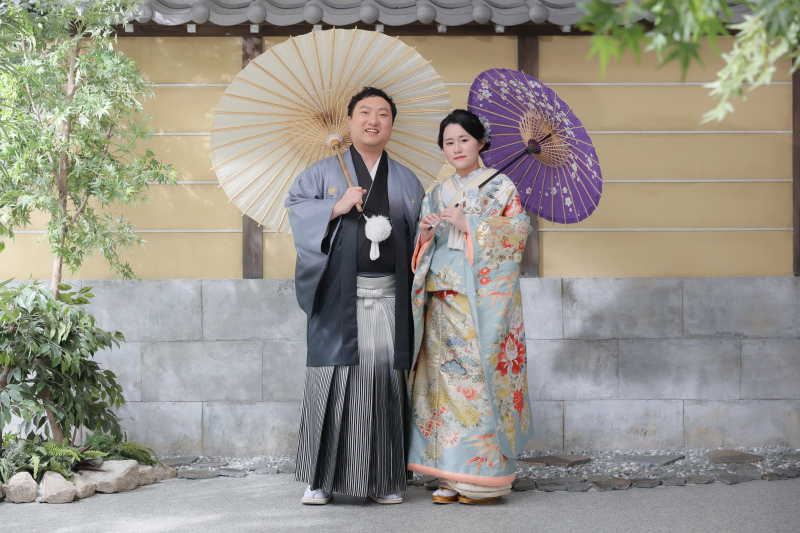 屋内庭園で残す和装のウェディングフォト