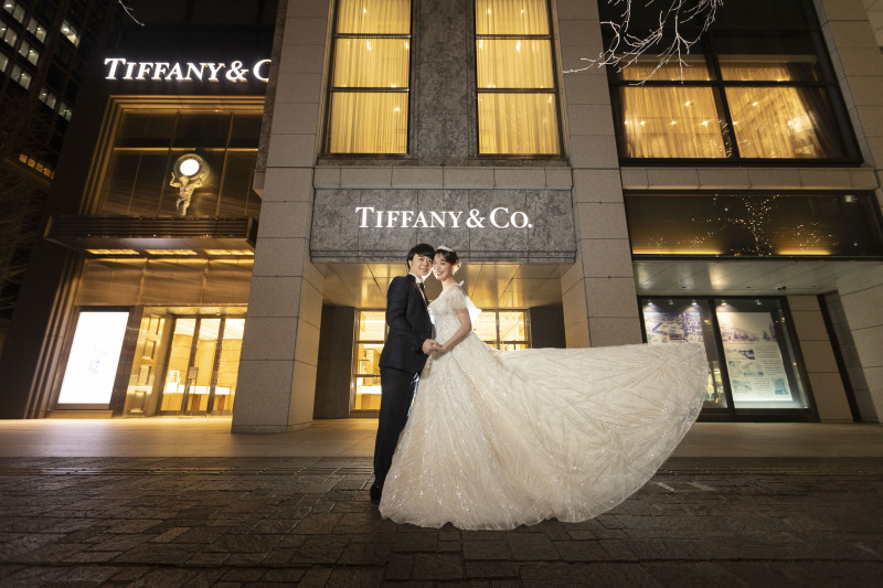 ティファニーの前で