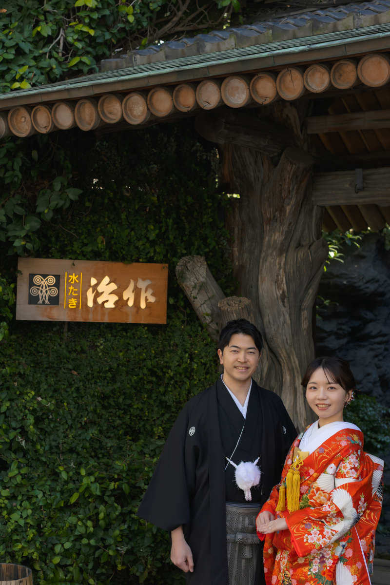 つきじ治作さんの門の前で