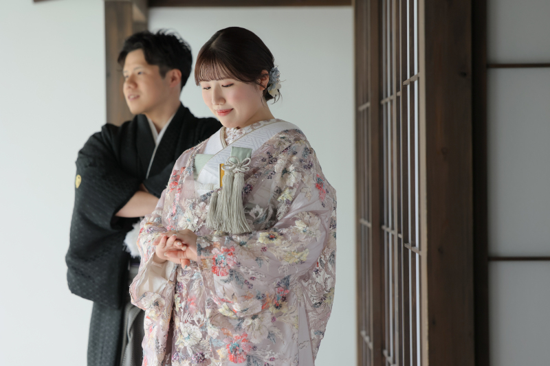 落ち着いた表情も 