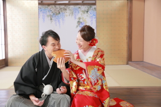 大好きなどら焼きをぱくっ！