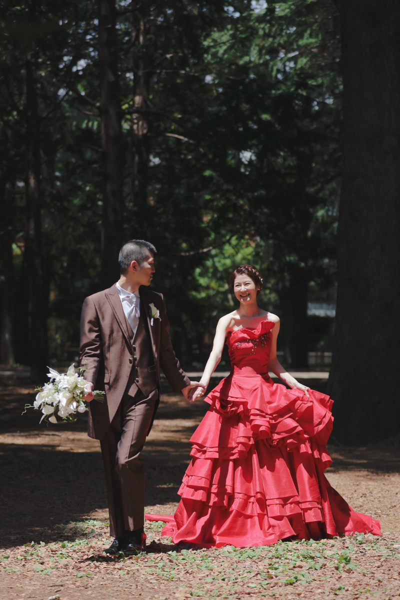 歩き始めるふたり