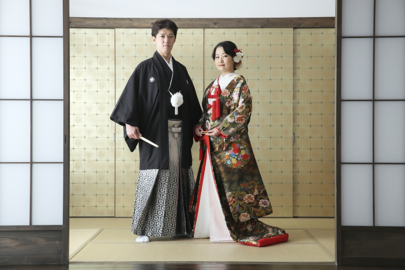 色打掛の立ち姿