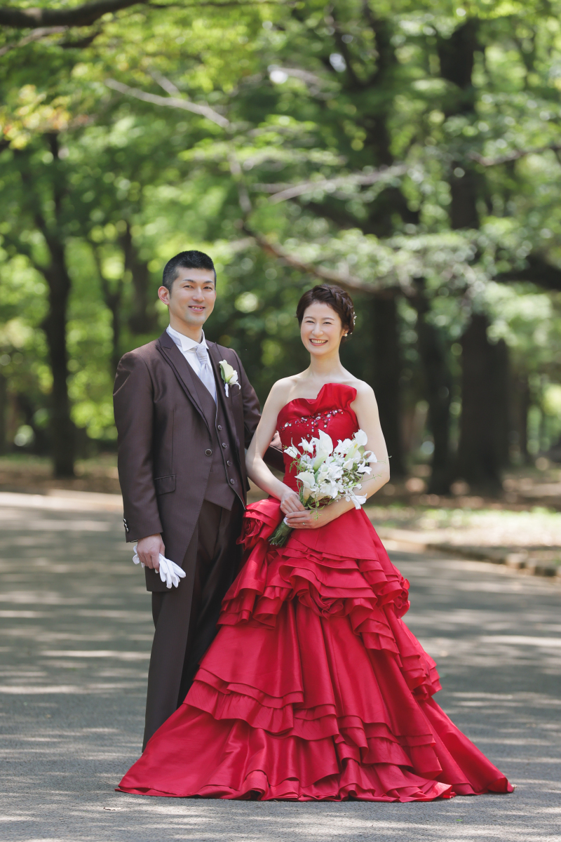 真っ赤なドレスで代々木公園