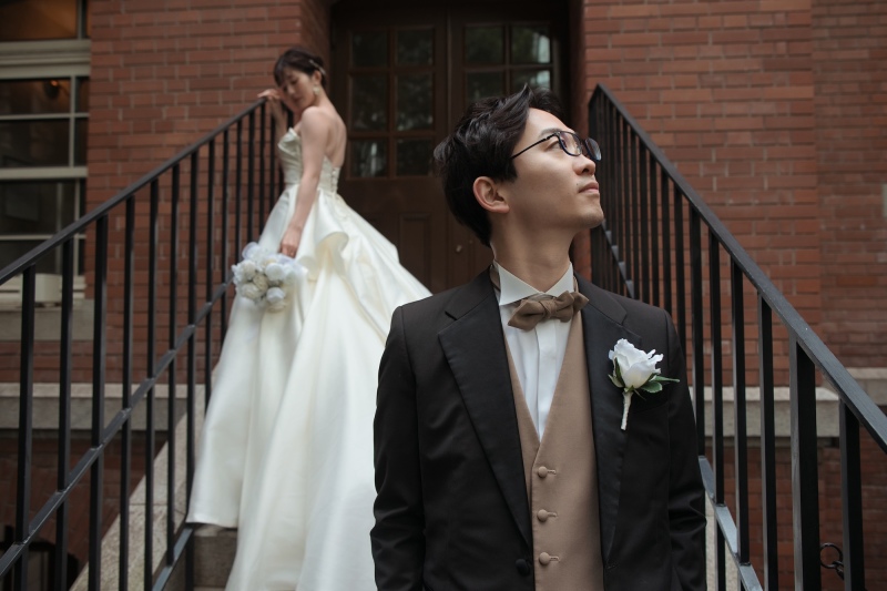 スタイリッシュな視線の交差