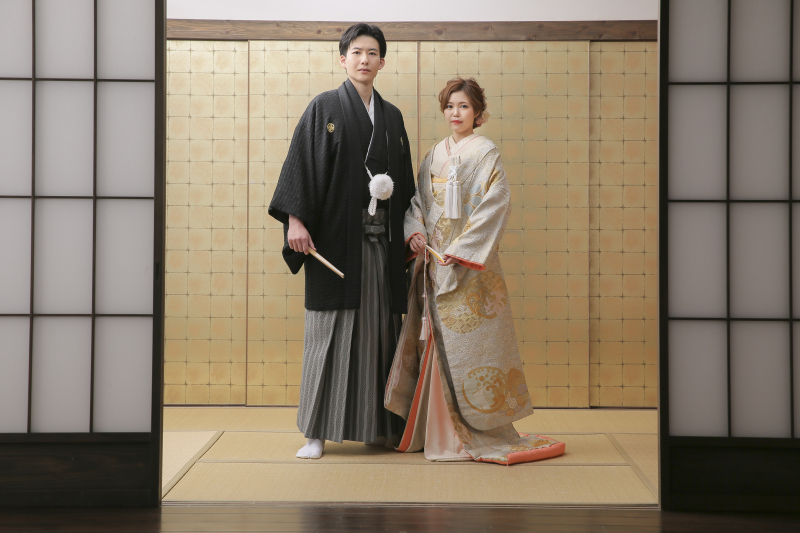 キリッと立ち姿で。