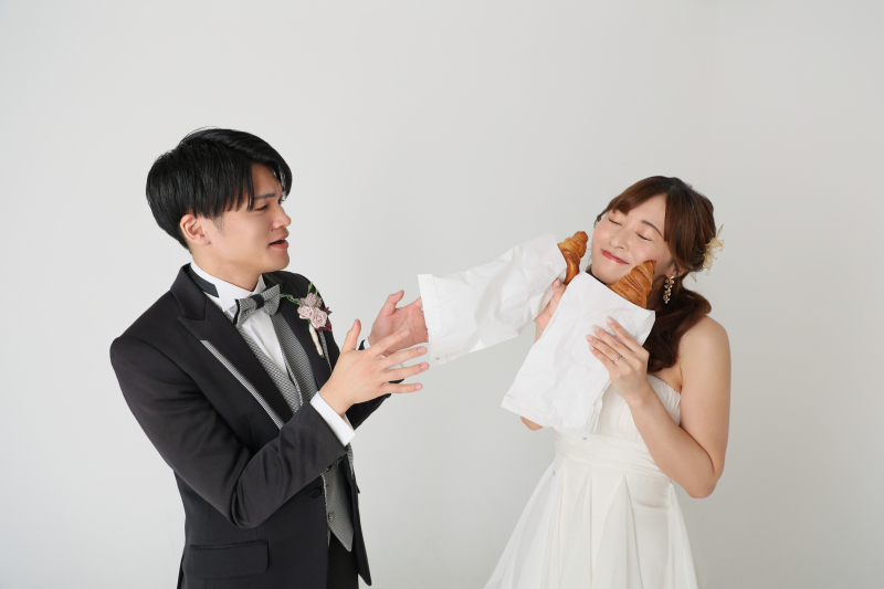クロワッサンをとられる新郎様
