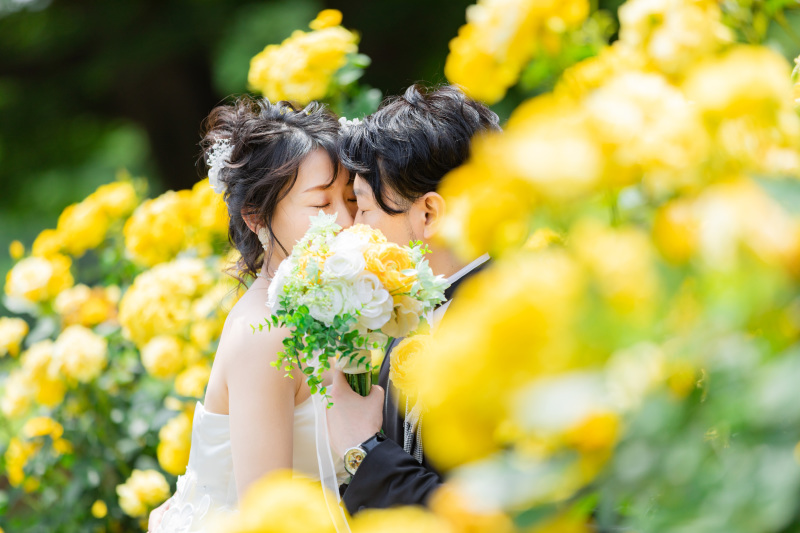 バラに囲まれて