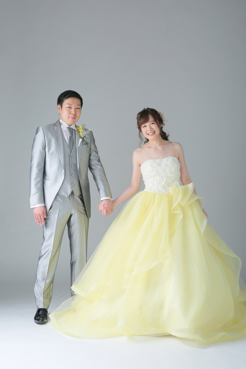 カラードレスに着替えて