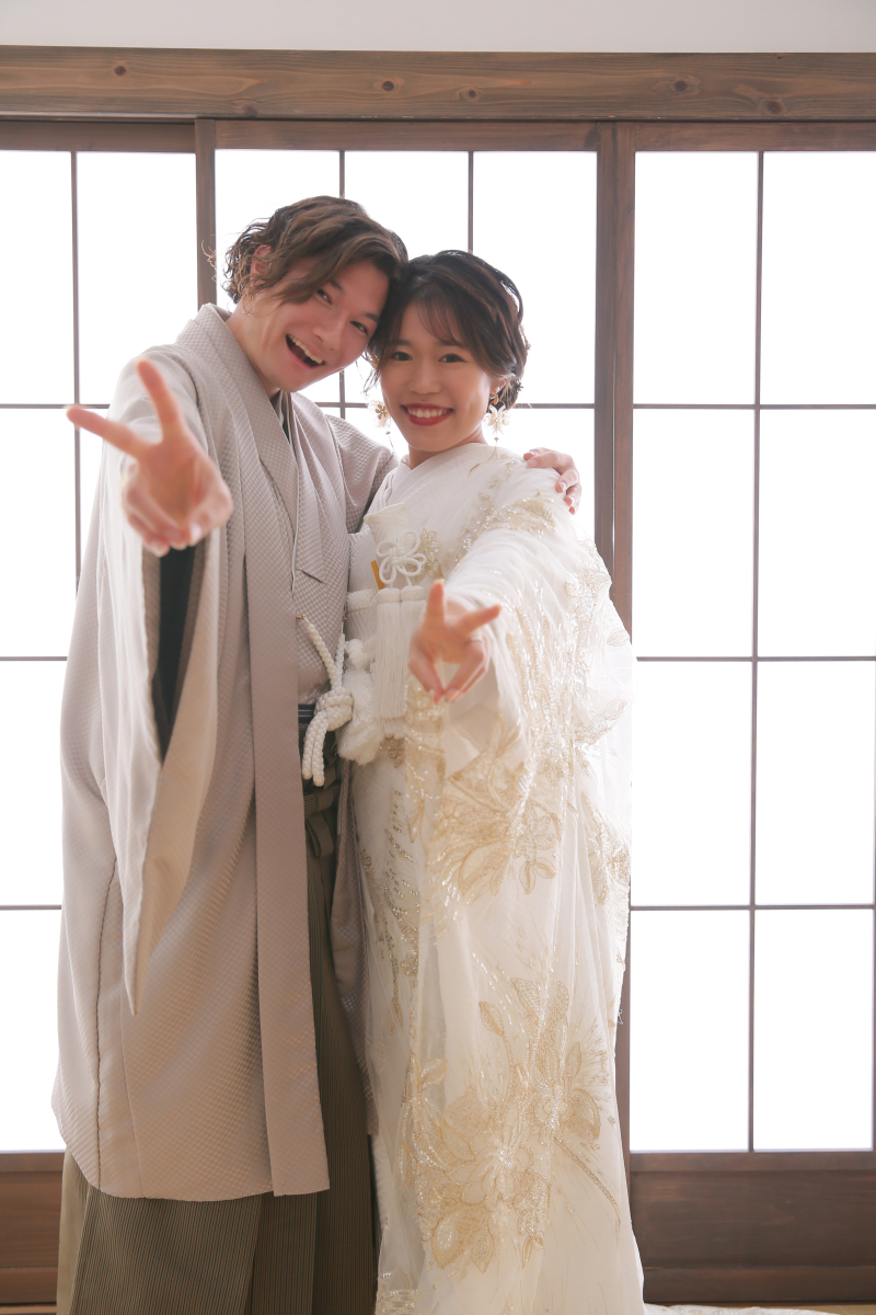 結びはピースで！！