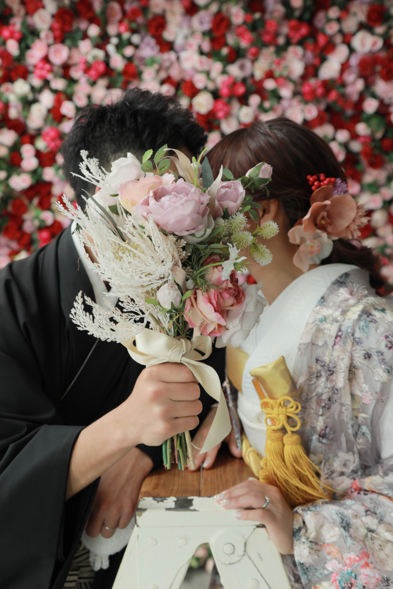 顔を隠してみたり