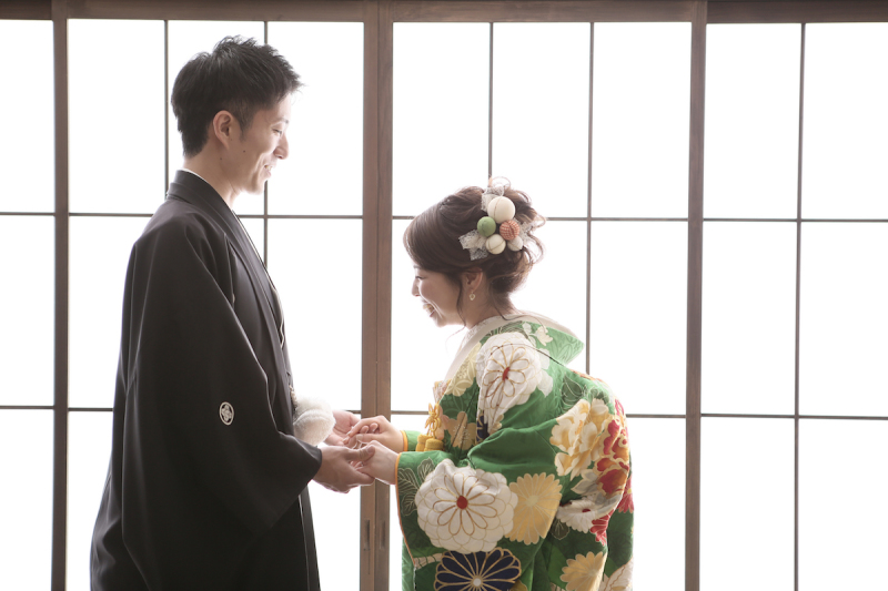 手を取り合って♪