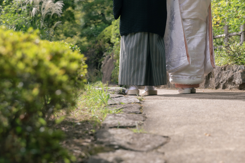 寄り添い、手を取り合って