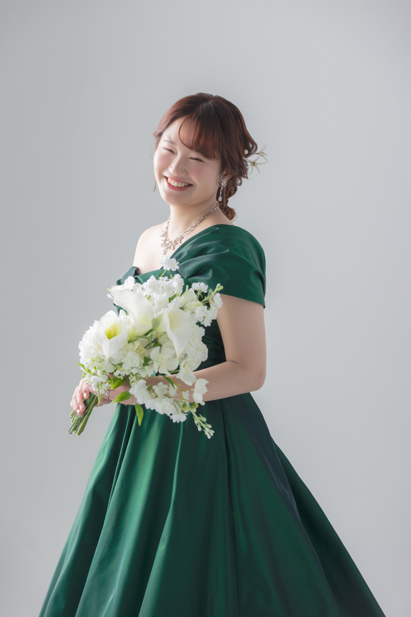 深緑に咲く、至福の微笑み