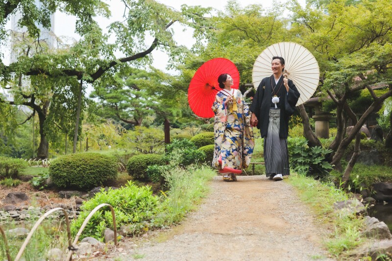 番傘を差しながら少し庭園をお散歩。