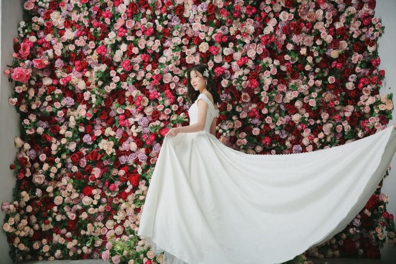 ドレスをフワッと