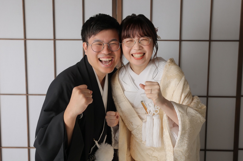 グッと寄り添って