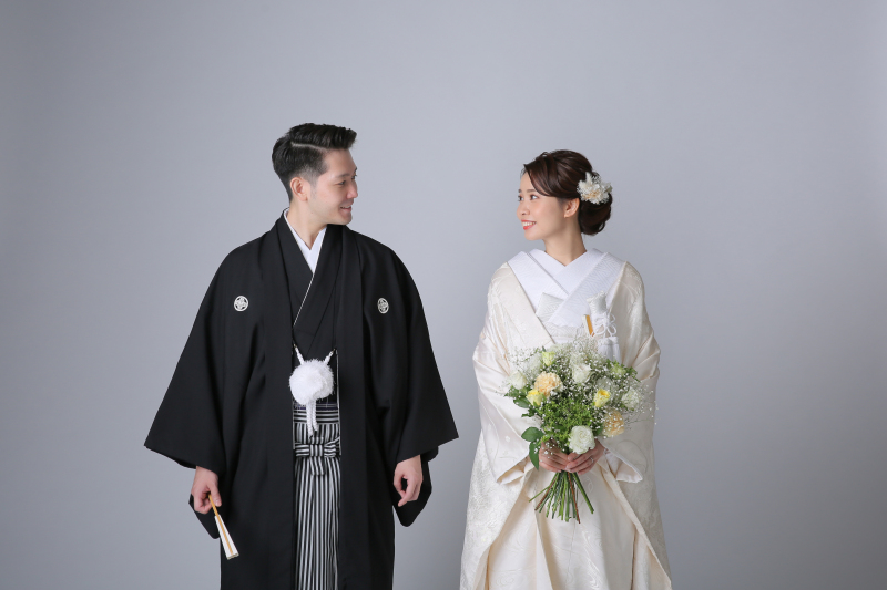 シンプルな背景でお二人らしいお写真を