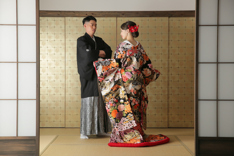 和装2着目は、色鮮やかな打掛を