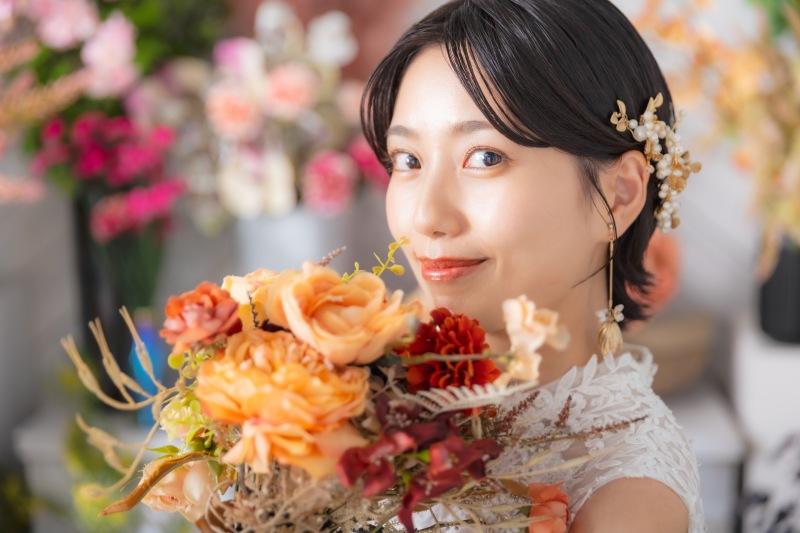 華やぐブーケと、愛らしい眼差し