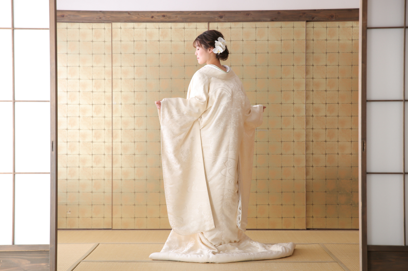 後ろ姿も美しく