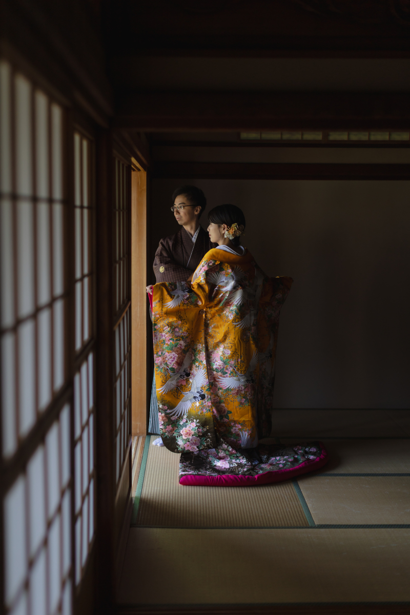 陰影が紡ぐ、和室の静寂