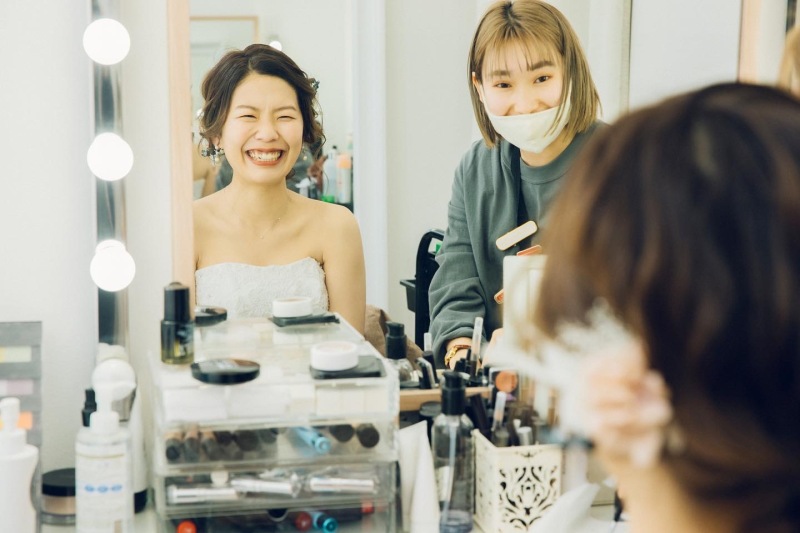 鎌倉駅から徒歩1分！専用サロンでお支度♩