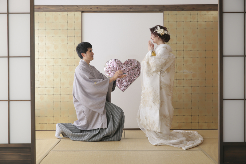 ハートをバックにプロポーズ