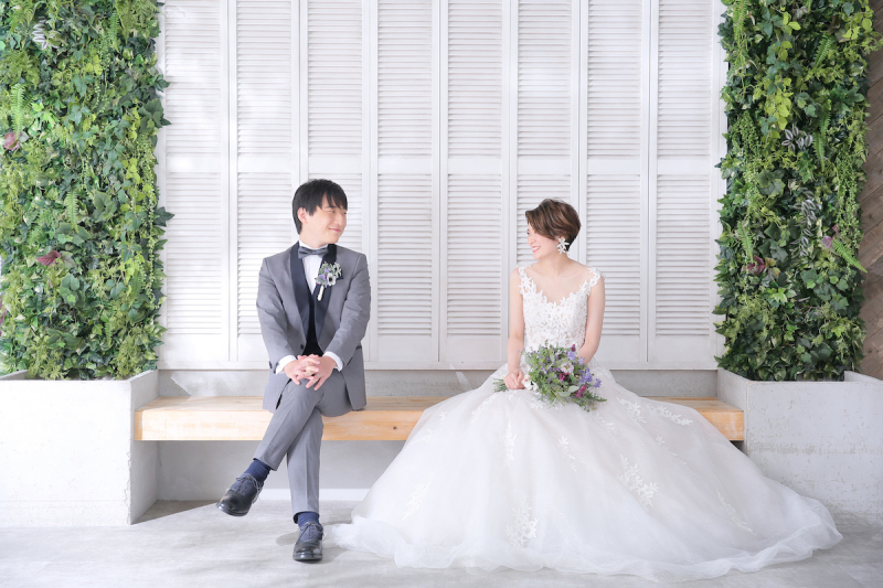 ベンチに座って