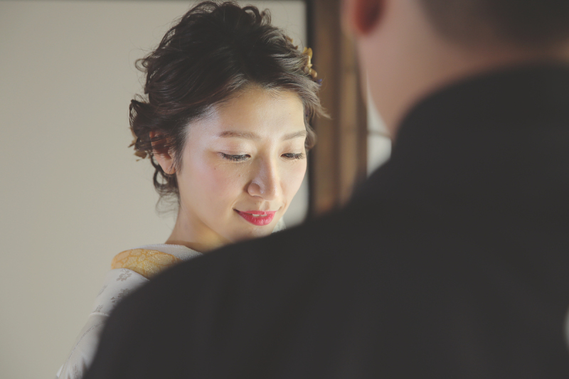 背中越しに！！