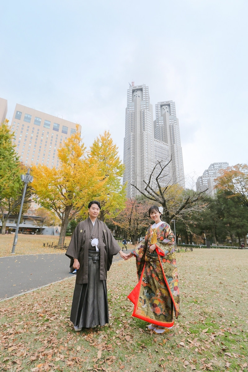 都庁をバックに！