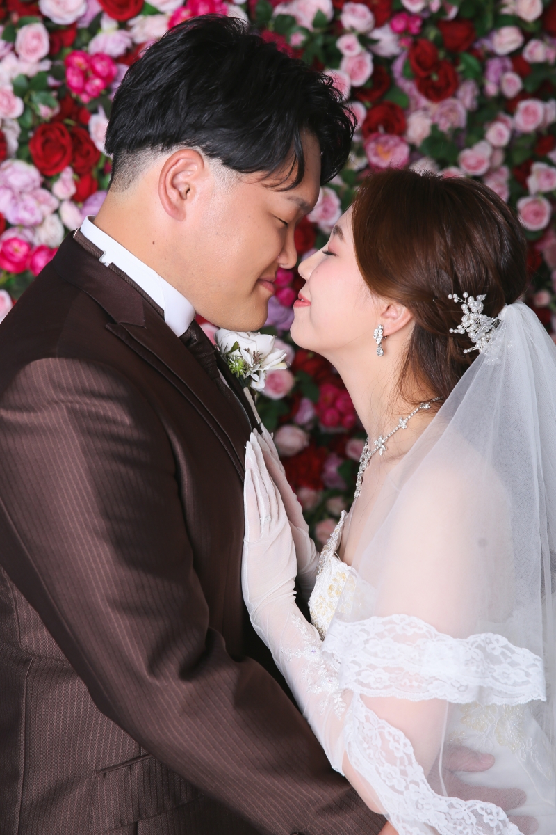 バラの背景でロマンチックに♪