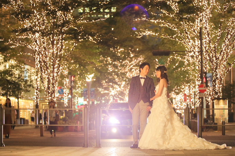 ヘッドライトがお二人に当たって