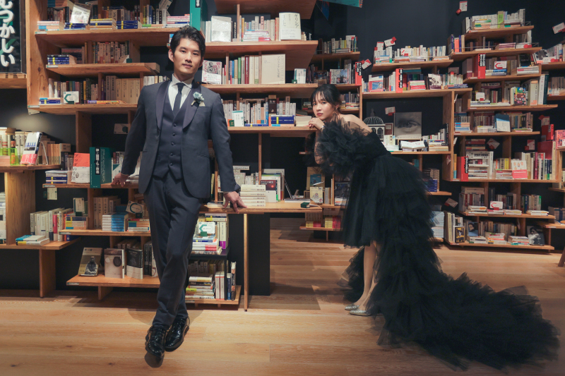 印象的な形の本棚でも