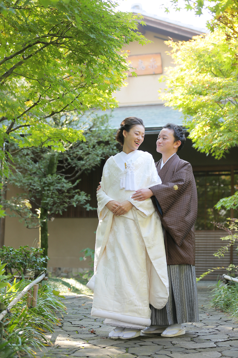 和装の立ち姿。