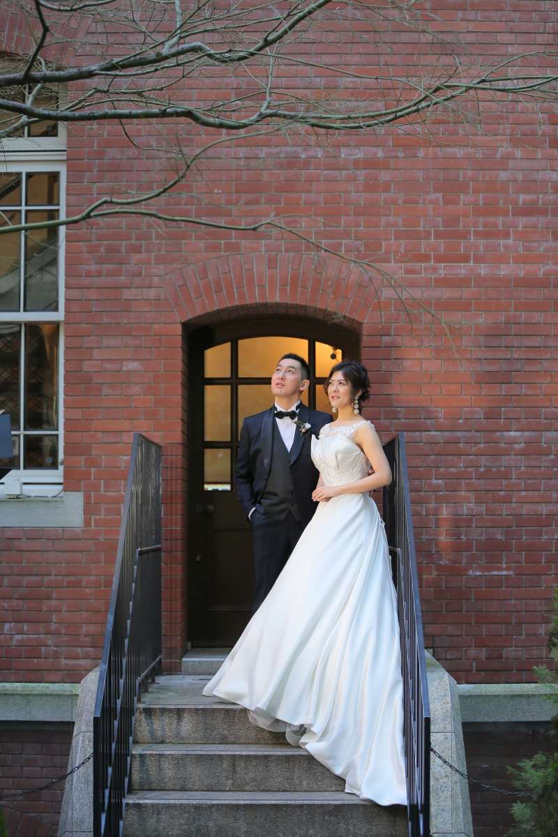 煉瓦の壁でクールなお二人。