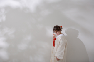 和装をカジュアルなスタジオで。