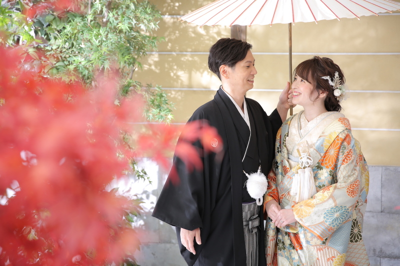 赤いもみじを差し色に