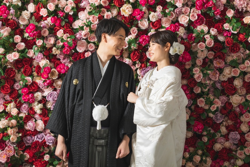 鮮やかなフラワーウォール