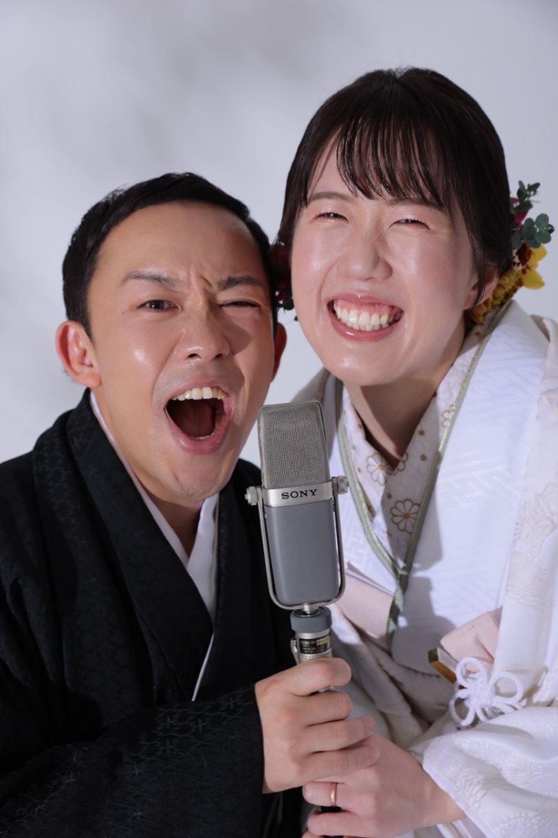 お笑いコンビのポスターみたいに