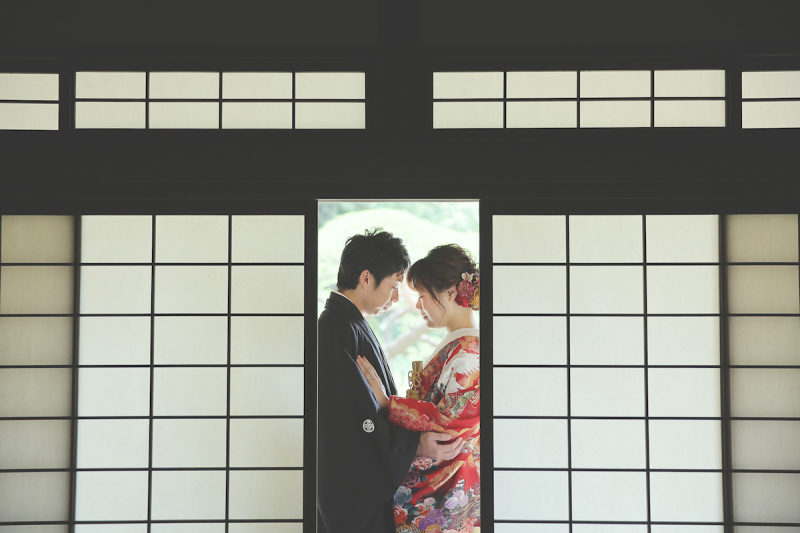 障子の隙間から