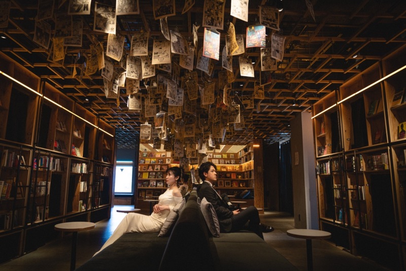 本に囲まれたオシャレな空間で…♪