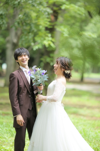 緑の景色でドレスロケーション