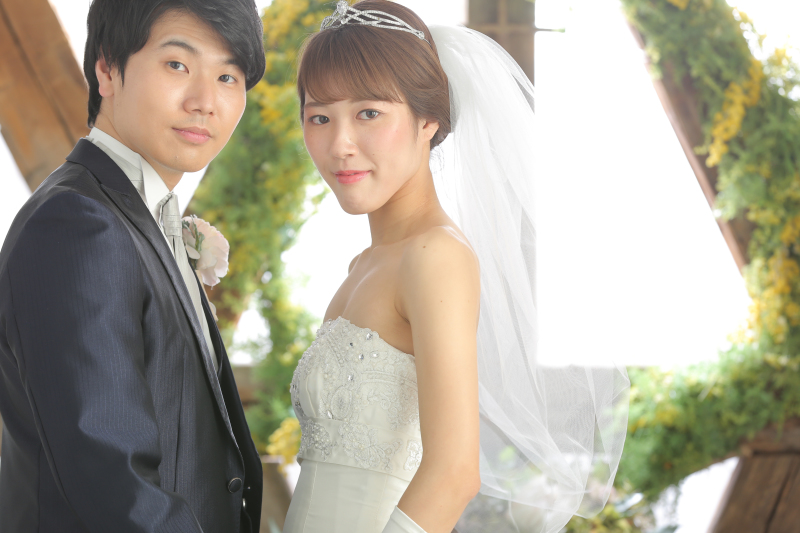 チャペルの前で