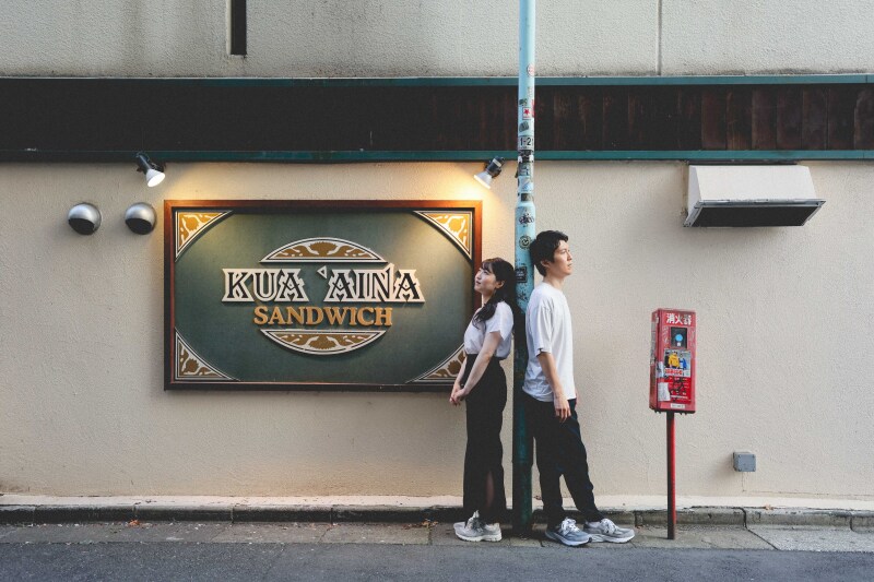 近くにあるハンバーガー屋さんの壁の前からスタート