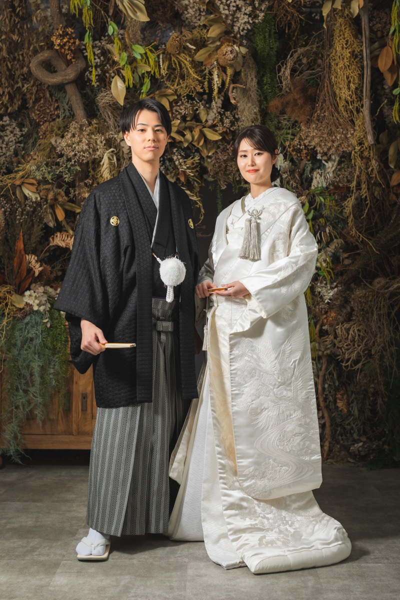 ボタニカルな背景でフォーマルカット