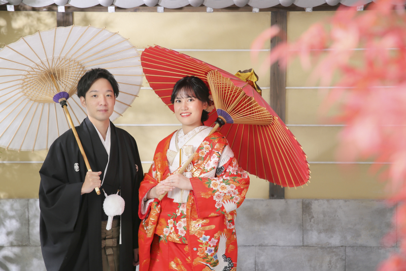 和傘を持って紅葉のお散歩！