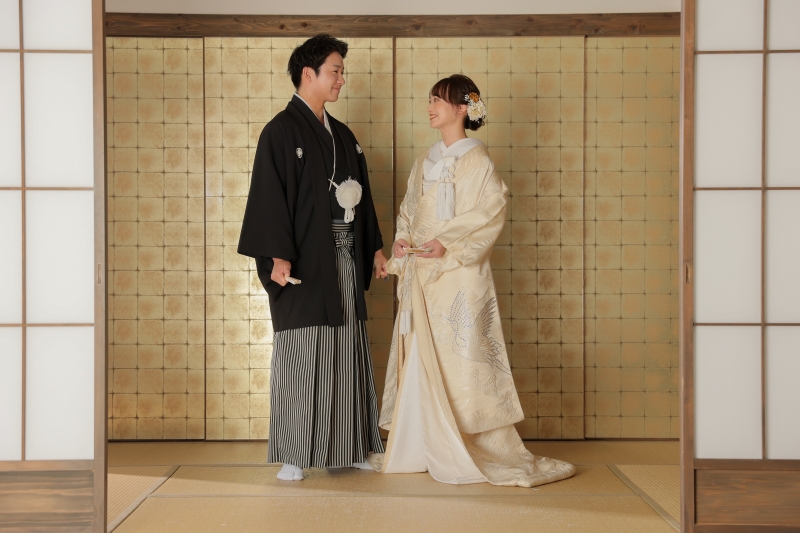 見つめ合ったおふたりの自然な笑顔