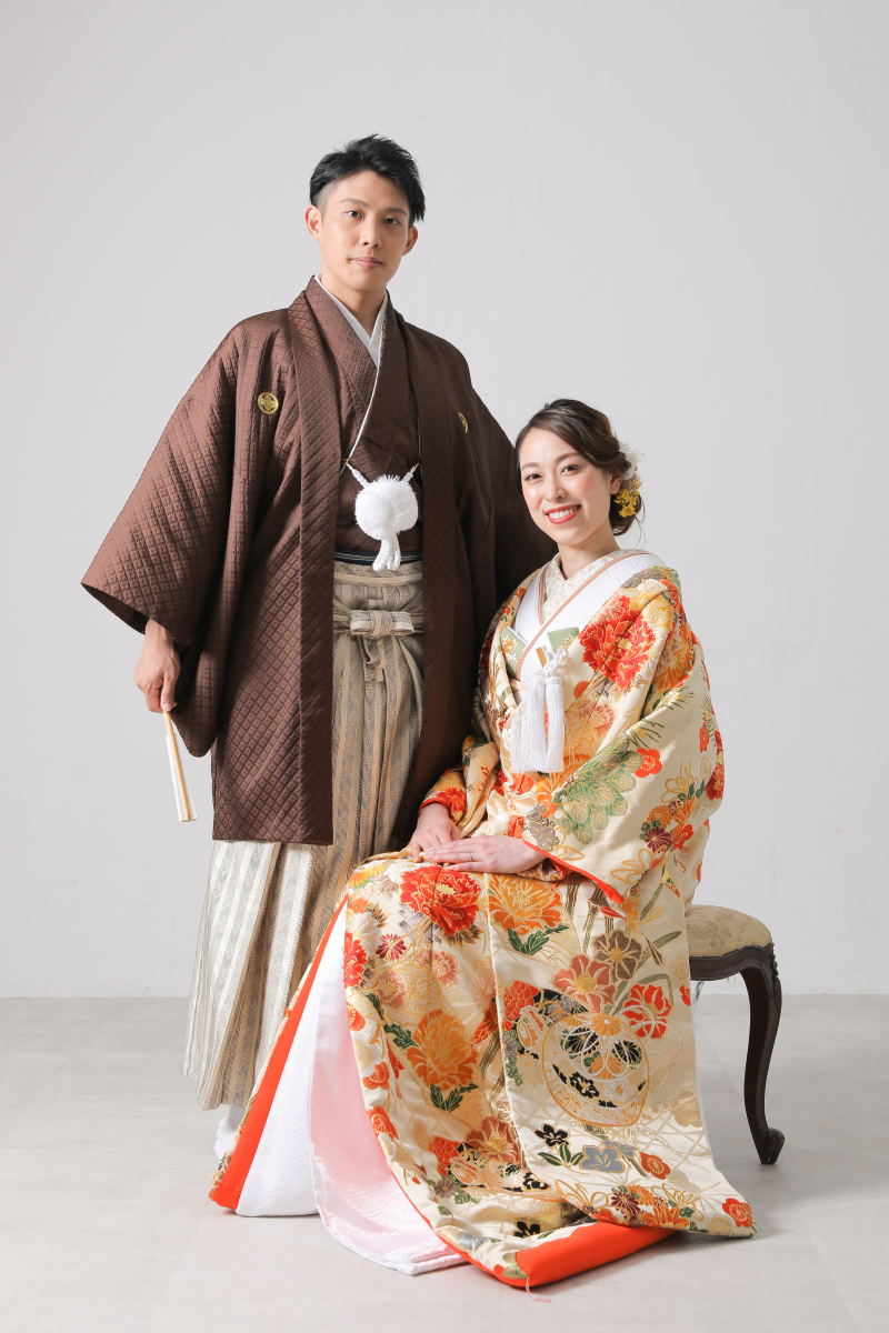 おふたりの表情や衣装の美しさが際立つスタジオ写真