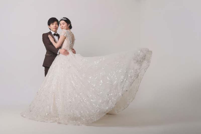 ドレスを広げて